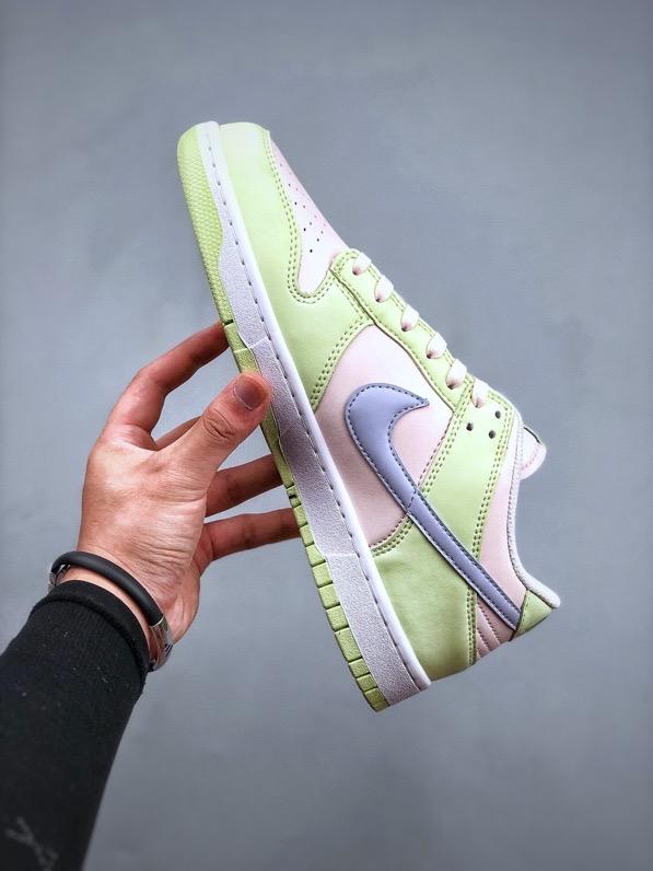 NIKE DUNK LOW Barely Green